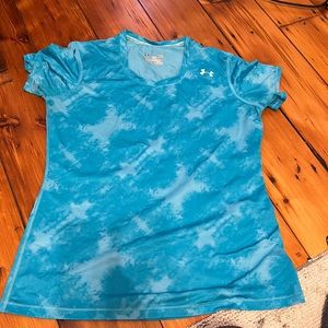 Under armor shirt. Size large. Lightly worn.